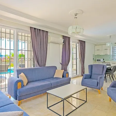 Lucia * Φετιγιέ