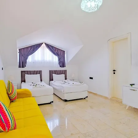 Lucia Villa
