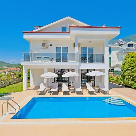Lucia Villa