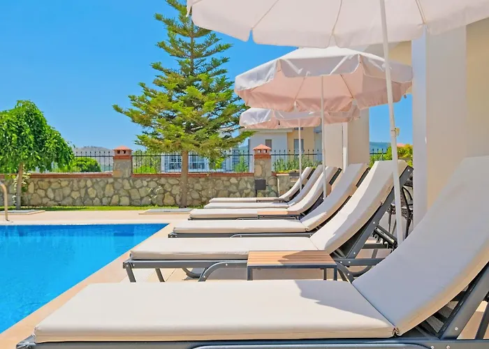 Lucia 빌라 페티예